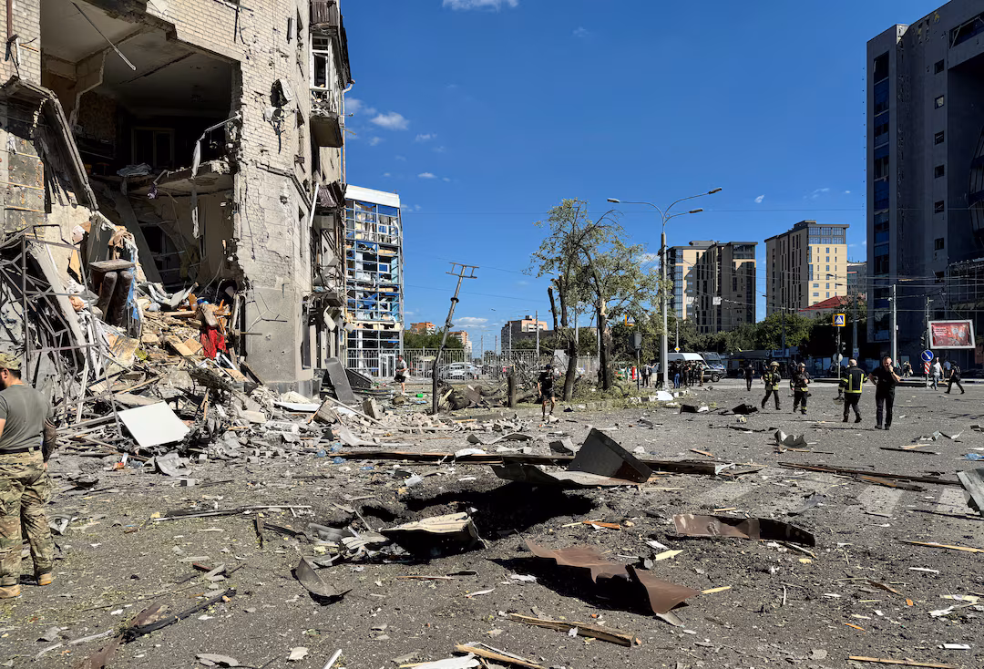 Вид на місце російського авіаудару під час нападу Росії на Україну, Харків, Україна, 22 червня 2024 року